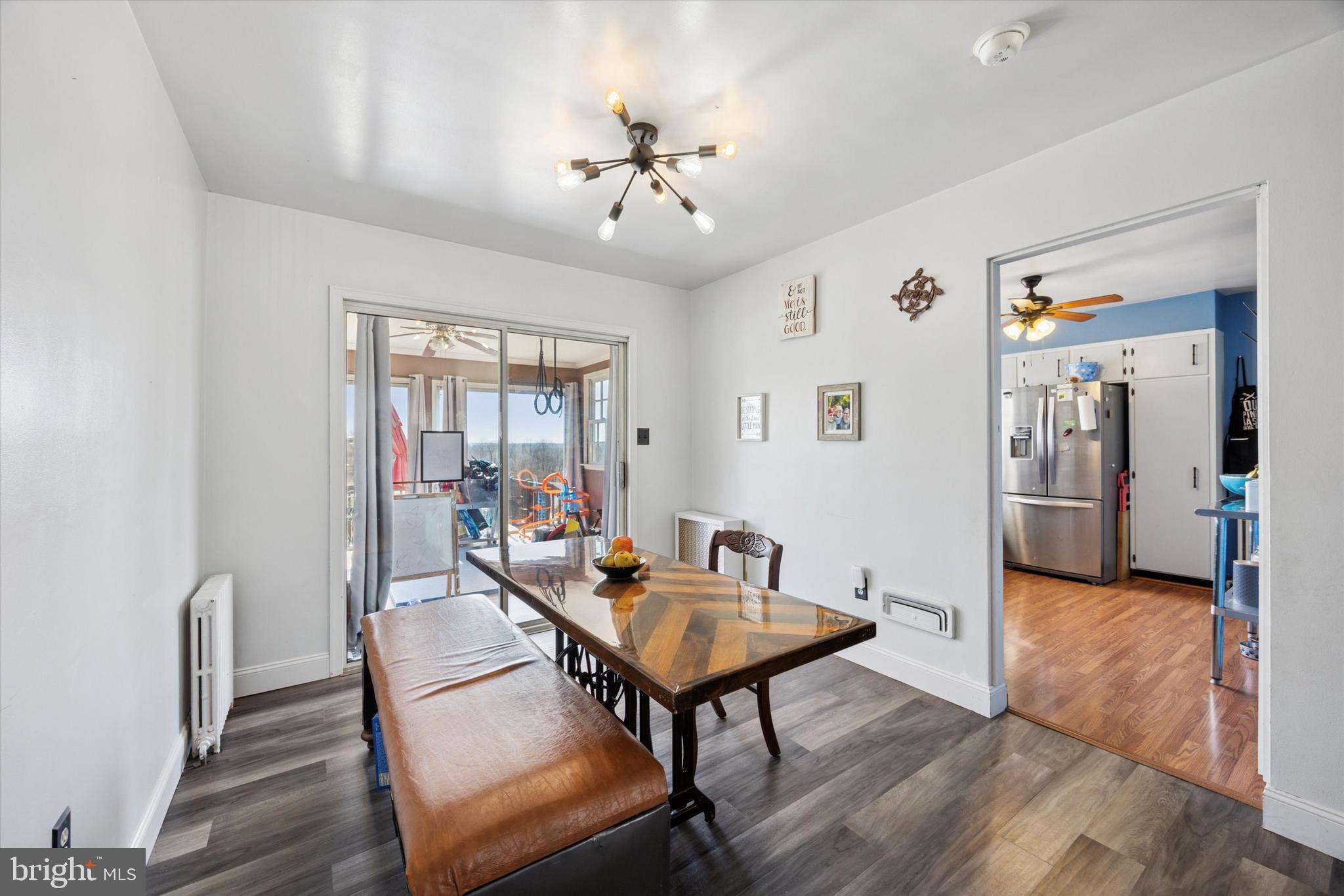 Dining rm