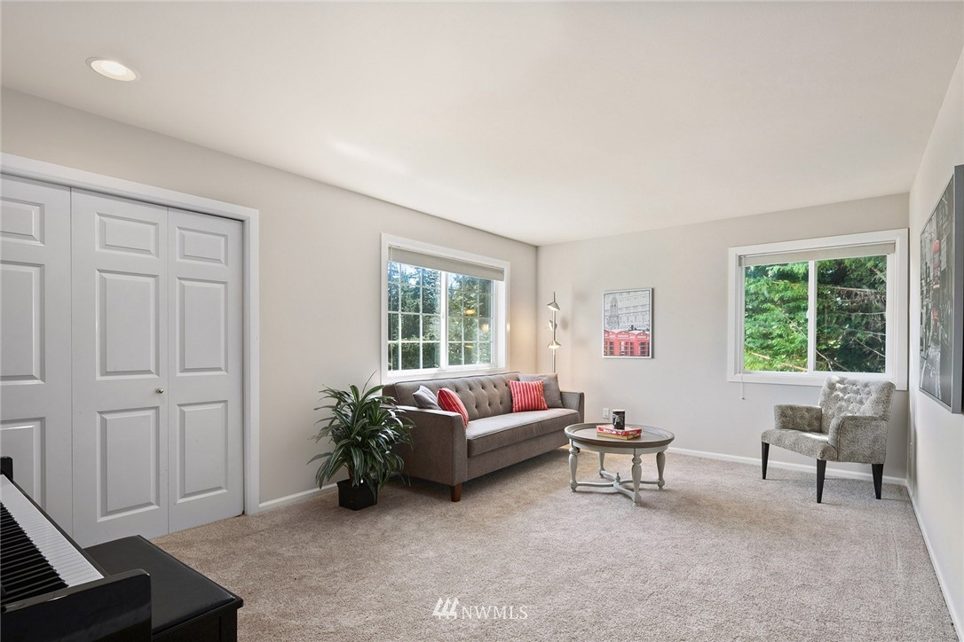 2009 Lyons Avenue Northeast Renton, WA 98059 - Photo 31 of 35 a living room with furniture and a window