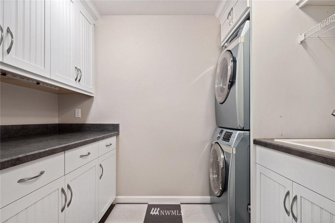 2009 Lyons Avenue Northeast Renton, WA 98059 - Photo 33 of 35 a utility room with dryer and washer