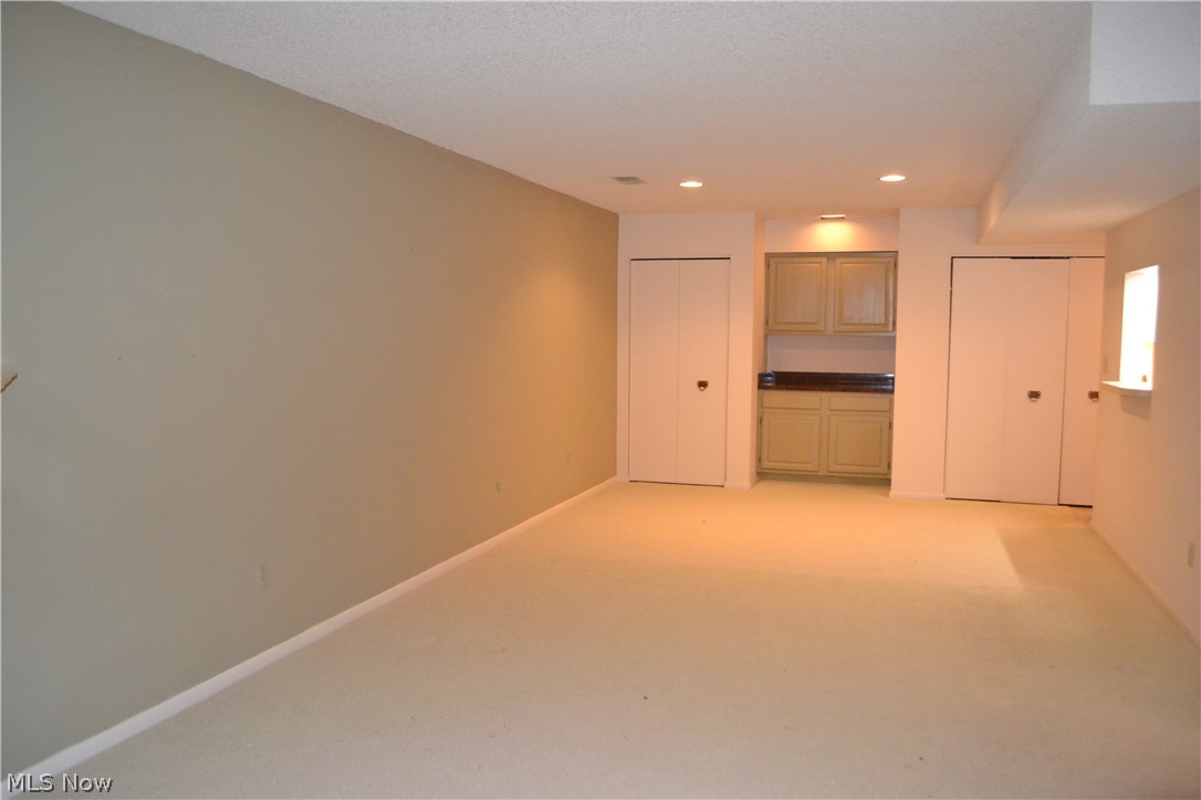 467 Hampton Ridge Drive Akron, OH 44313 - Photo 5 of 10 Family room.