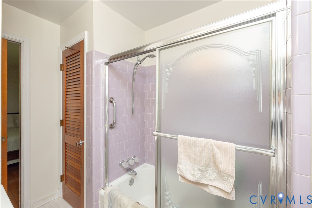 7035 Conifer Road Richmond, VA 23237 - Photo 15 of 38 Bathroom featuring combined bath / shower with gla