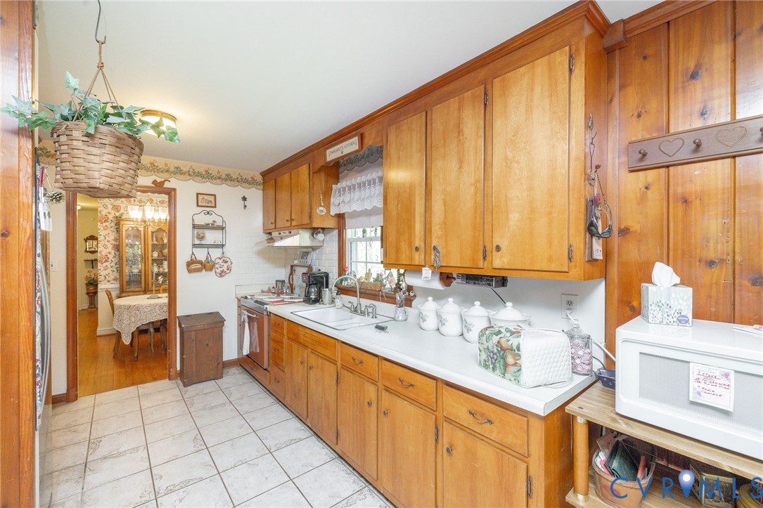 7035 Conifer Road Richmond, VA 23237 - Photo 22 of 38 Kitchen featuring white microwave, light counterto