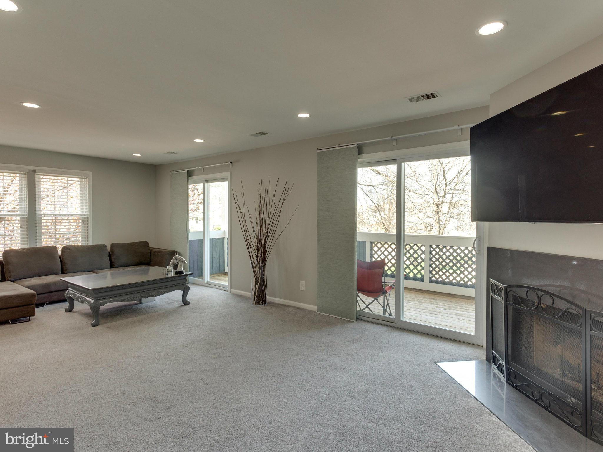 12935 Grays Pointe Road, Unit B Fairfax, VA 22033 - Photo 2 of 30 Living Room