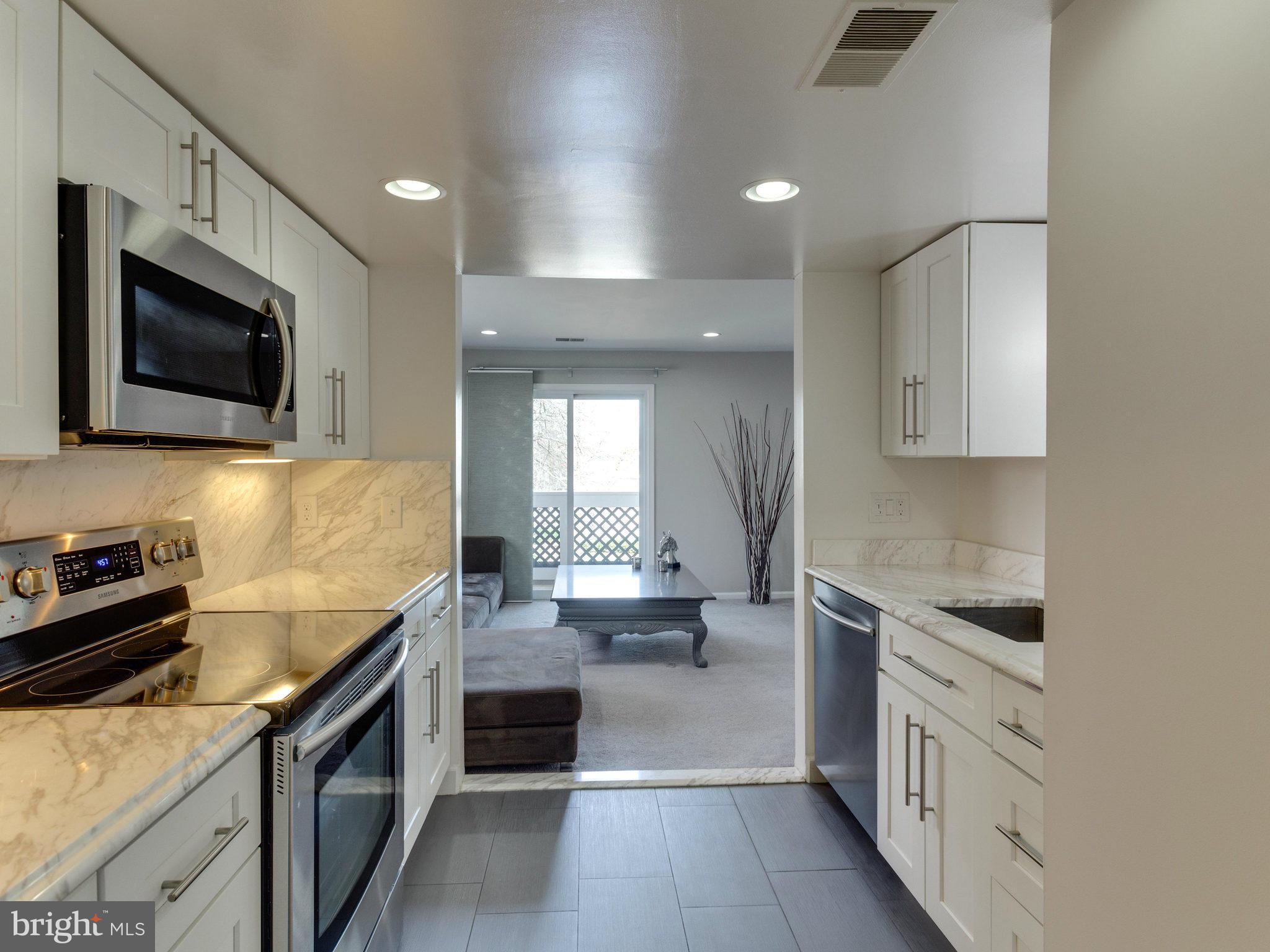 12935 Grays Pointe Road, Unit B Fairfax, VA 22033 - Photo 11 of 30 Kitchen