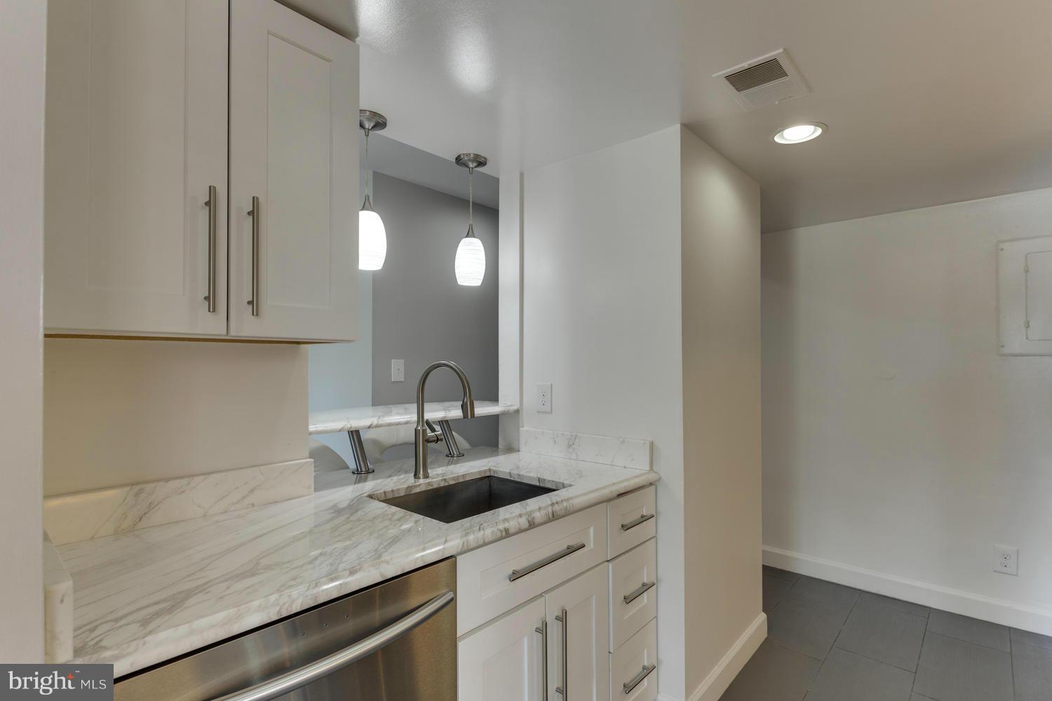 12935 Grays Pointe Road, Unit B Fairfax, VA 22033 - Photo 12 of 30 Kitchen