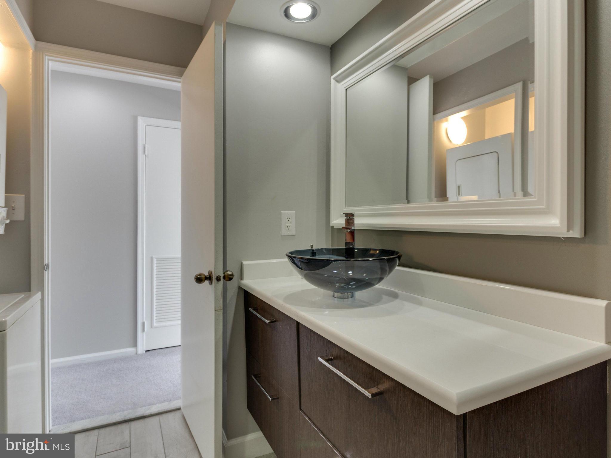 12935 Grays Pointe Road, Unit B Fairfax, VA 22033 - Photo 20 of 30 Bath