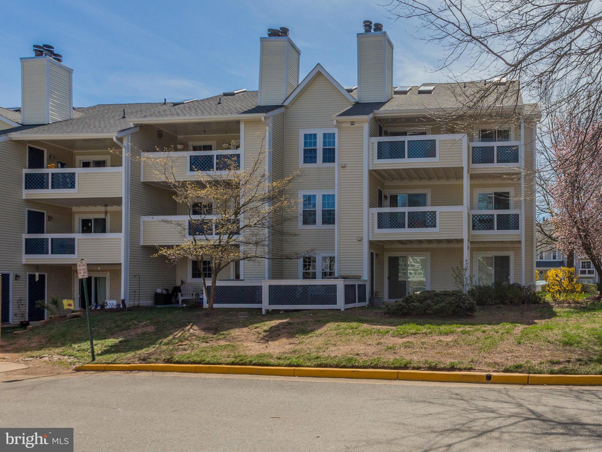 12935 Grays Pointe Road, Unit B Fairfax, VA 22033 - Photo 29 of 30 Exterior (Rear)