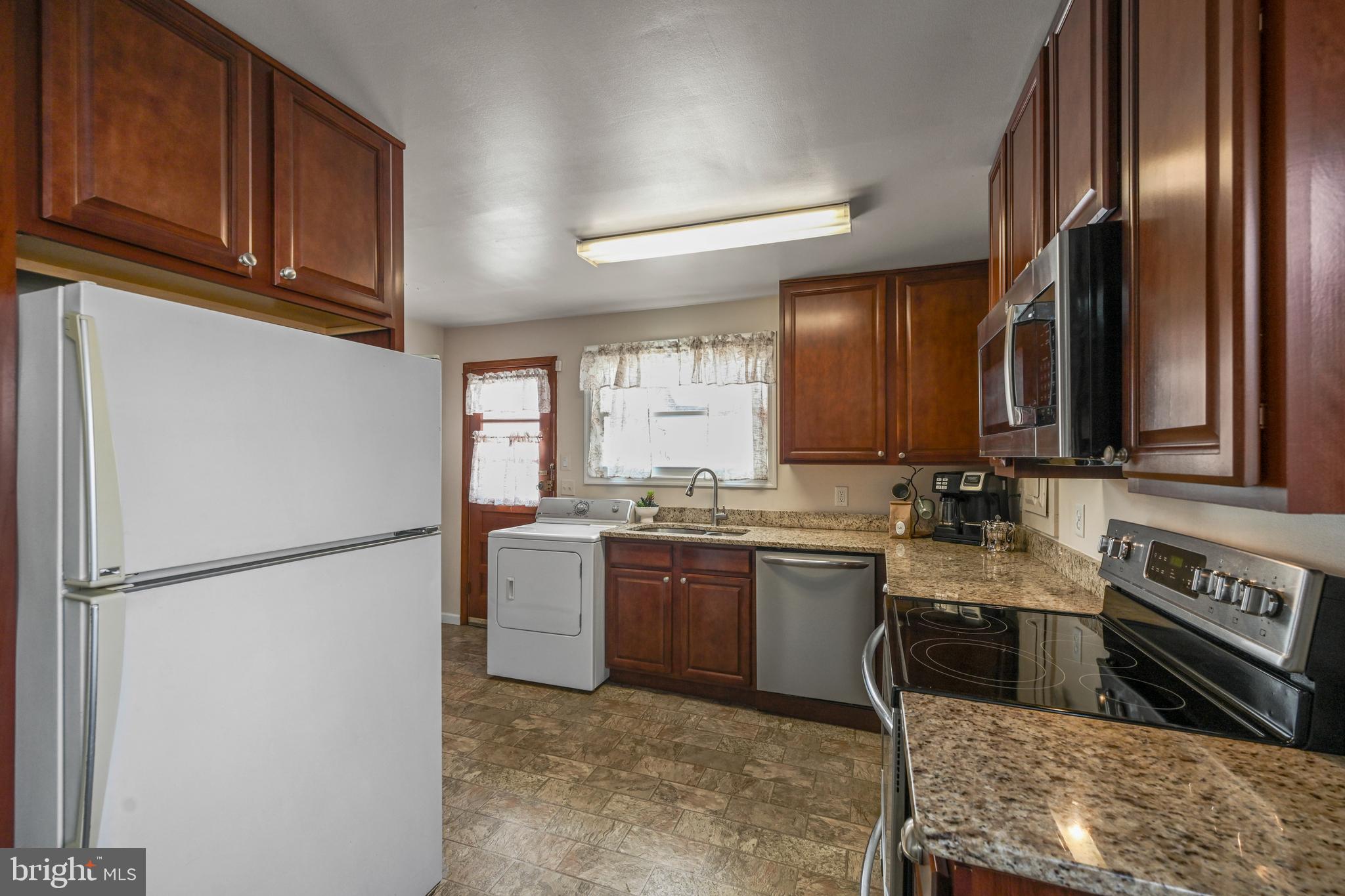 1027 Upton Road Glen Burnie, MD 21060 - Photo 17 of 38 Kitchen