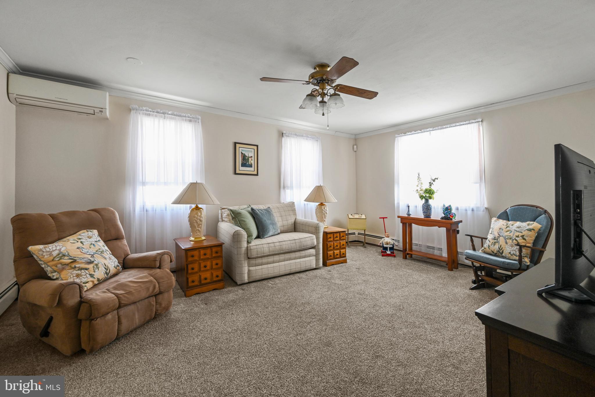 1027 Upton Road Glen Burnie, MD 21060 - Photo 2 of 38 Living Room
