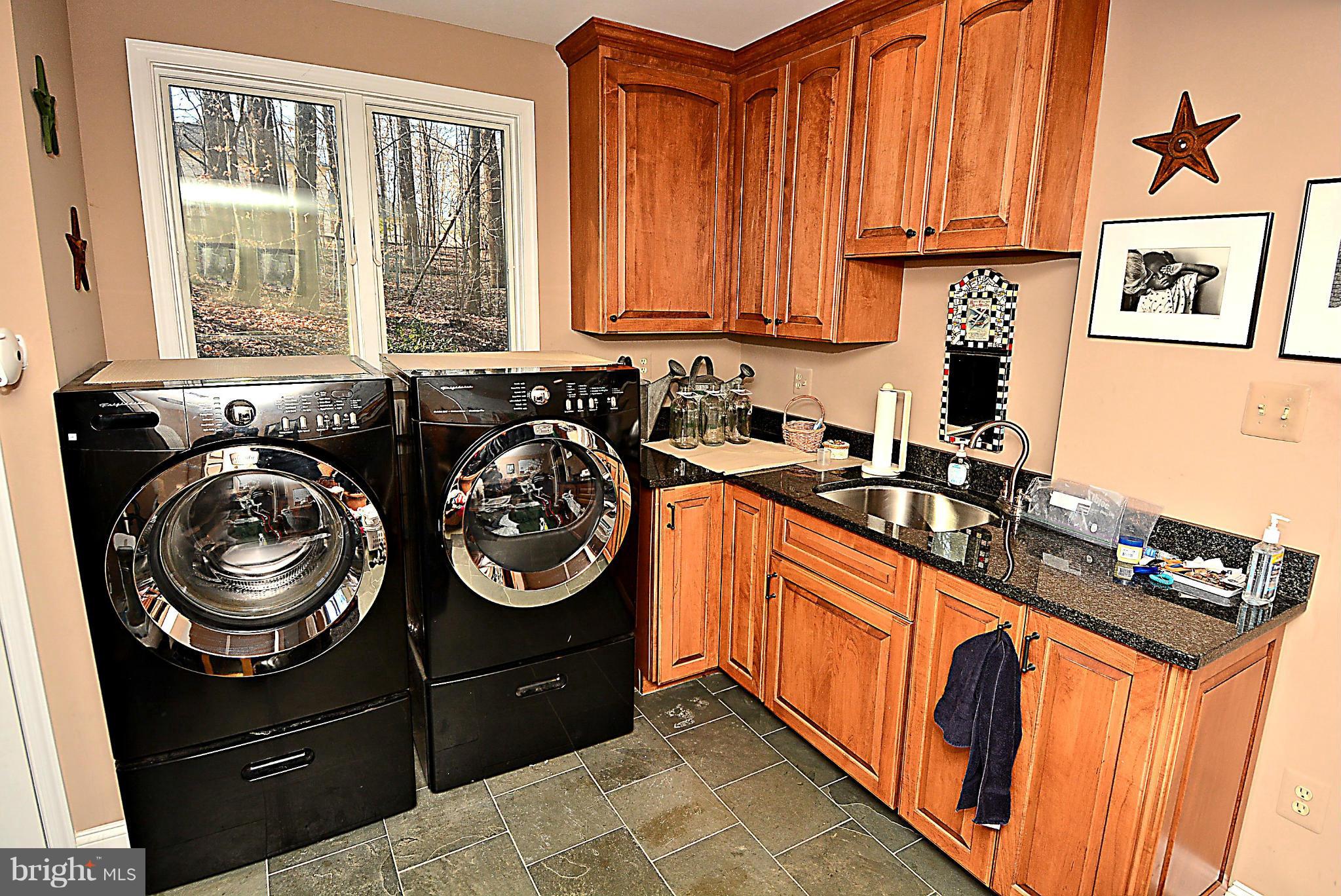 749 Ridge Drive McLean, VA 22101 - Photo 10 of 28 Main Level Mud Room with Washer/Dryer