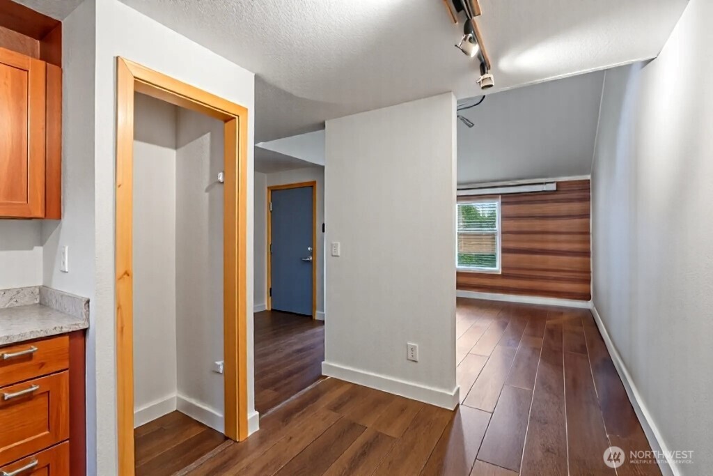 4300 Northeast Sunset Boulevard, Unit D1 Renton, WA 98059 - Photo 10 of 28 Gallery Image 10