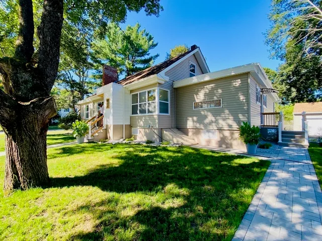 a front view of house with yard
