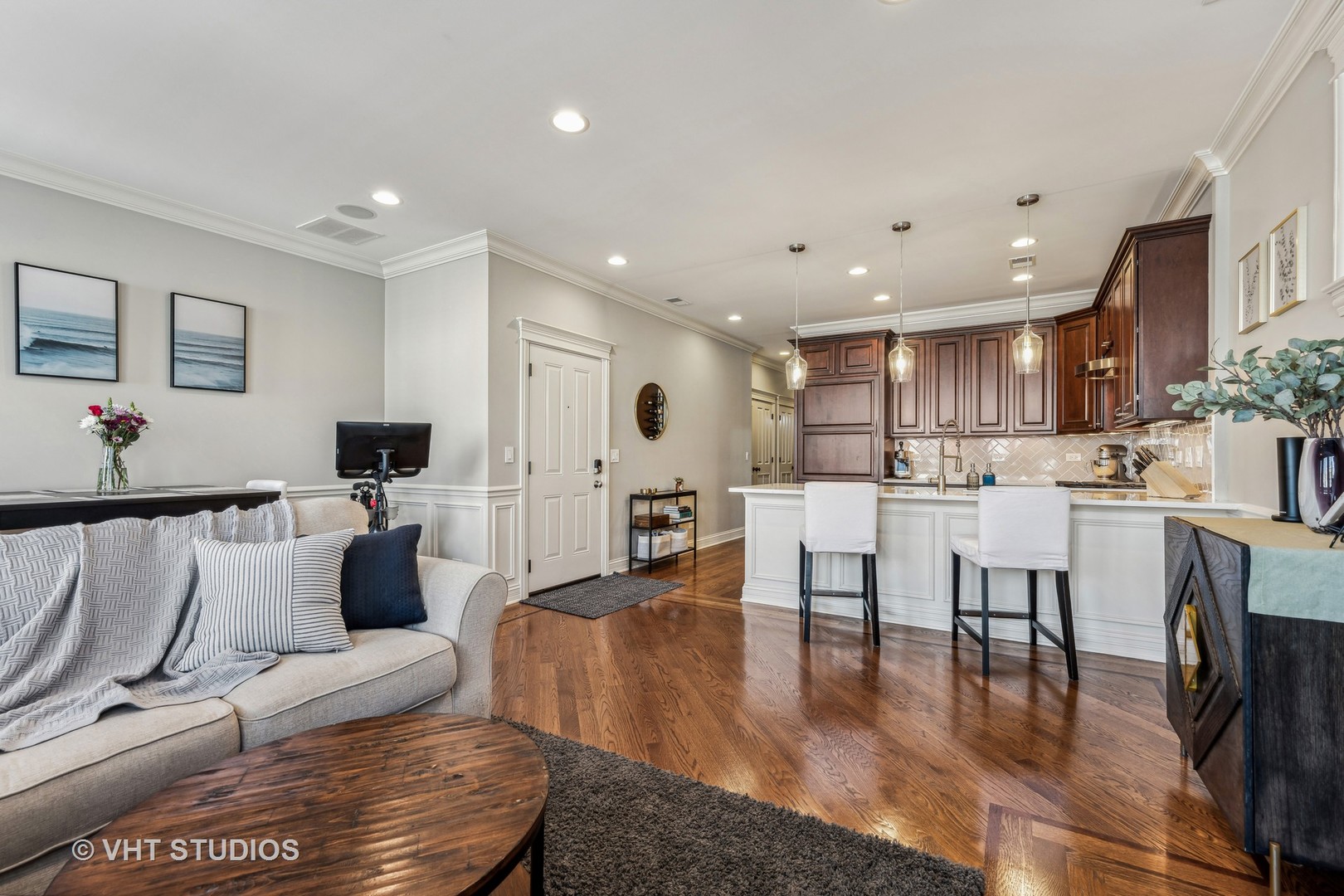 3219 North Racine Avenue, Unit 2S Chicago, IL 60657 - Photo 6 of 16 Gallery Image 6