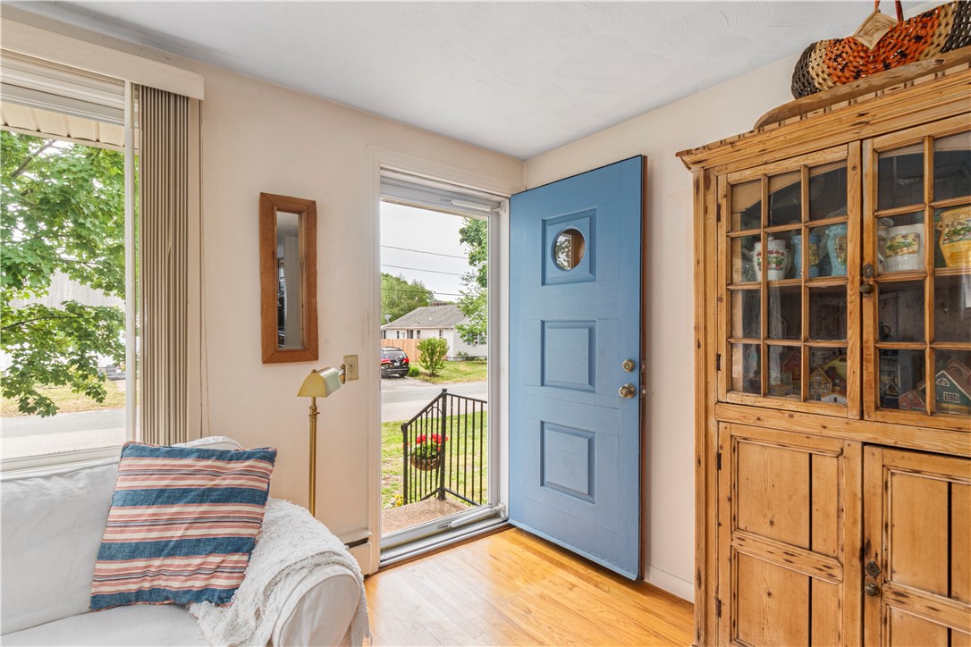 75 Liverpool Street Warwick, RI 02886 - Photo 3 of 30 Gallery Image 3