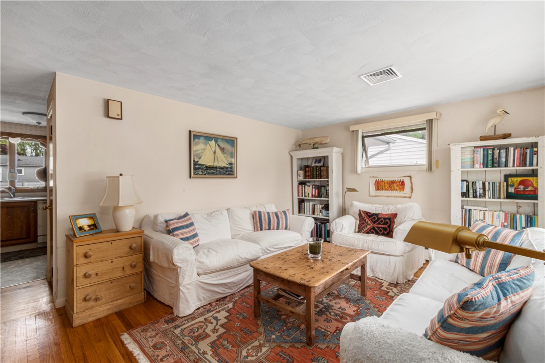 75 Liverpool Street Warwick, RI 02886 - Photo 7 of 30 Gallery Image 7