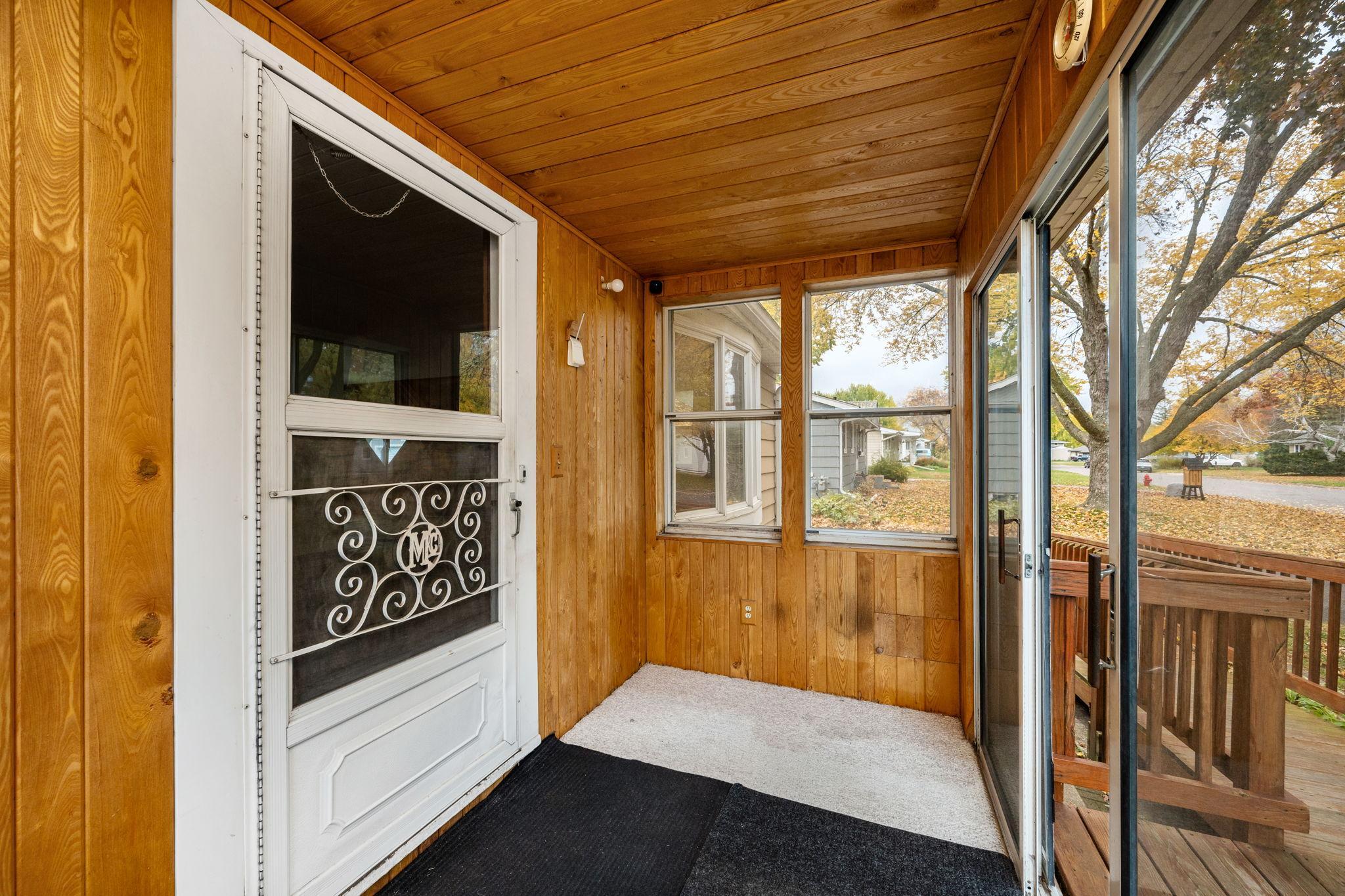 8214 32nd Place North Crystal, MN 55427 - Photo 4 of 45