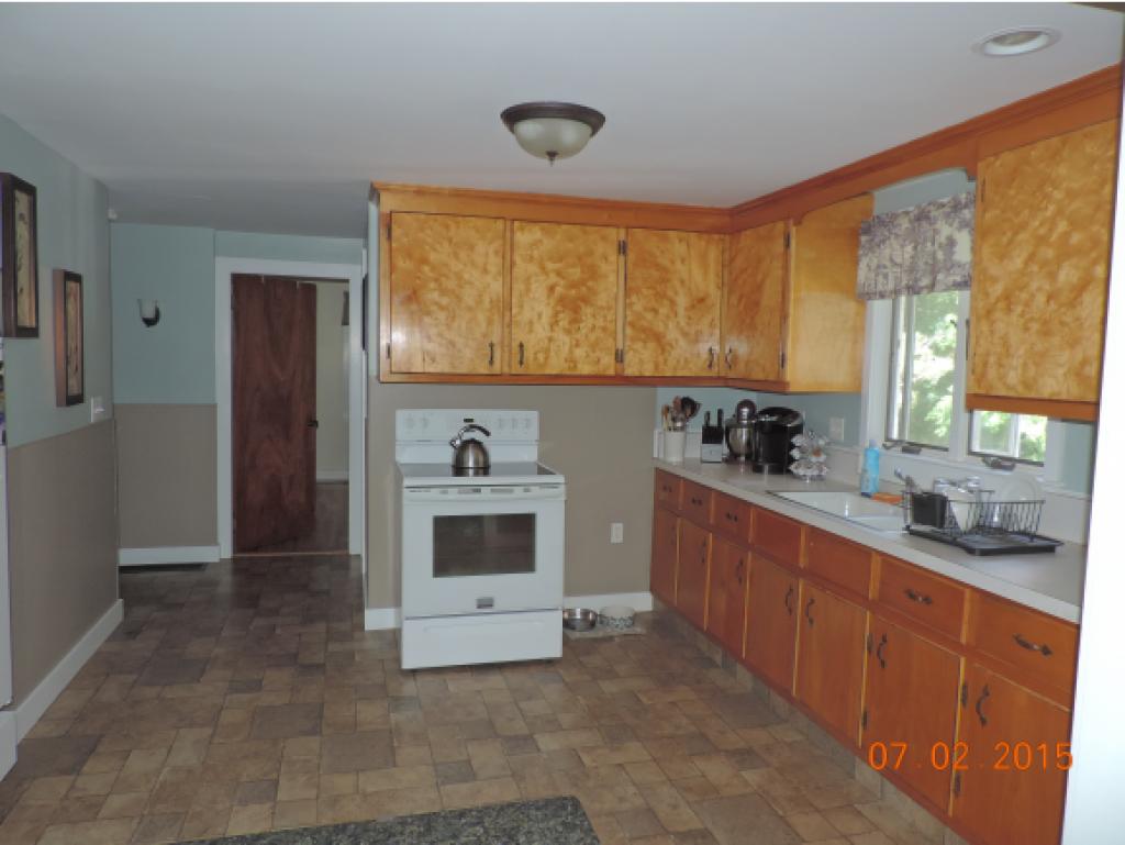 33 Maplewood Circle Walpole, NH 03608 - Photo 5 of 13