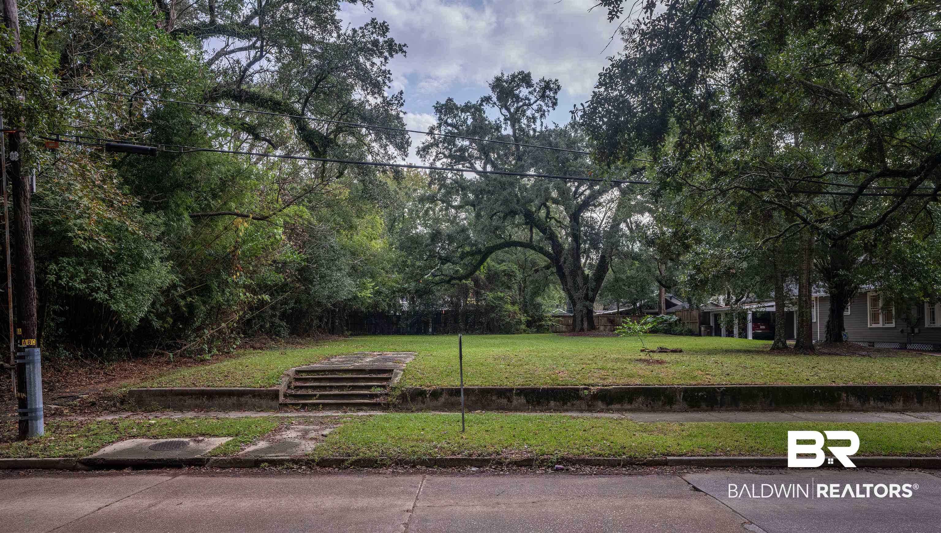 113 Houston Street Mobile, AL 36606 - Photo 2 of 15 View of surrounding community