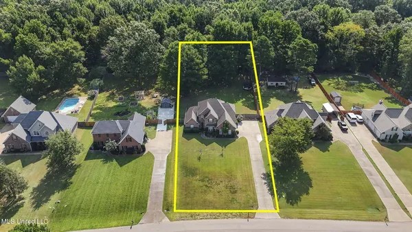 $389,900 | 2210 Westwind Drive, Nesbit, MS 38651