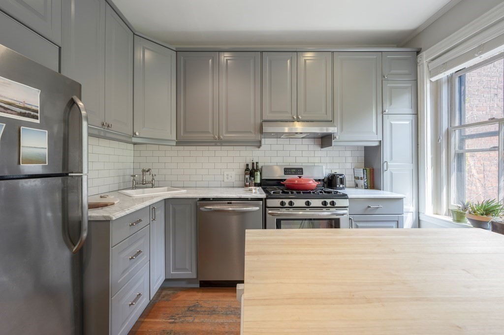 106 Myrtle Street, Unit 5 Boston, MA 02114 - Photo 3 of 5