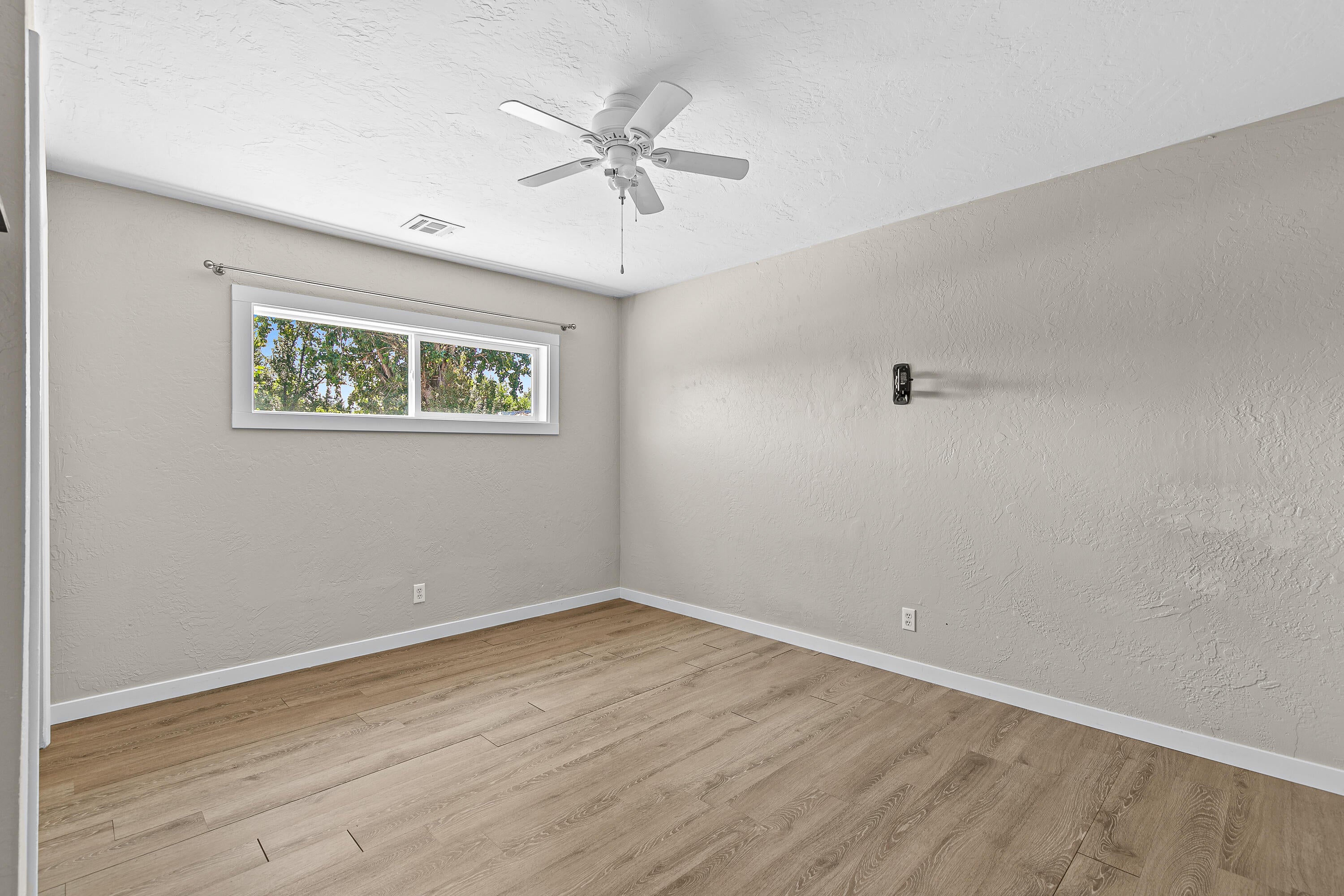 1215 Sweet Road Medford, OR 97501 - Photo 12 of 32 9R9A6227