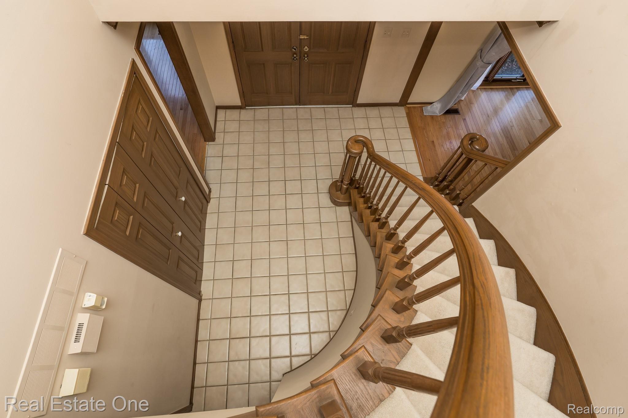 327 Silvervale Drive Rochester, MI 48309 - Photo 27 of 43 327 Silvervale MLS-W046.jpg