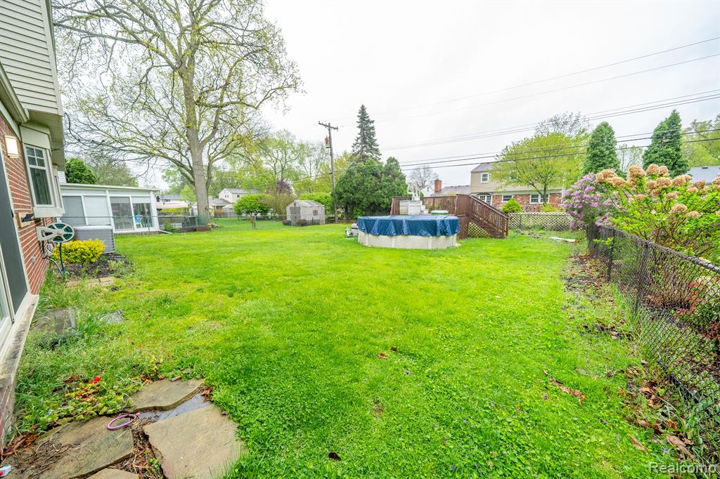 32905 Summers Street Livonia, MI 48154 - Photo 4 of 25 Gallery Image 4