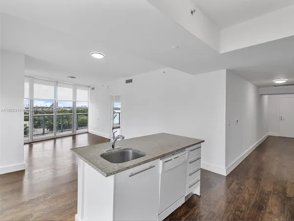 $738,000 | 888 Biscayne Boulevard, Unit 612, Miami, FL 33132