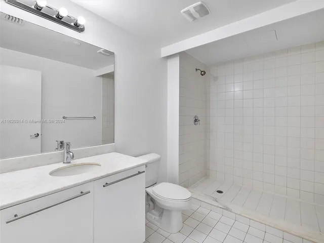 $748,000 | 888 Biscayne Boulevard, Unit 612, Miami, FL 33132