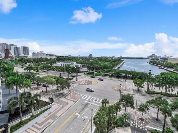 $738,000 | 888 Biscayne Boulevard, Unit 612, Miami, FL 33132