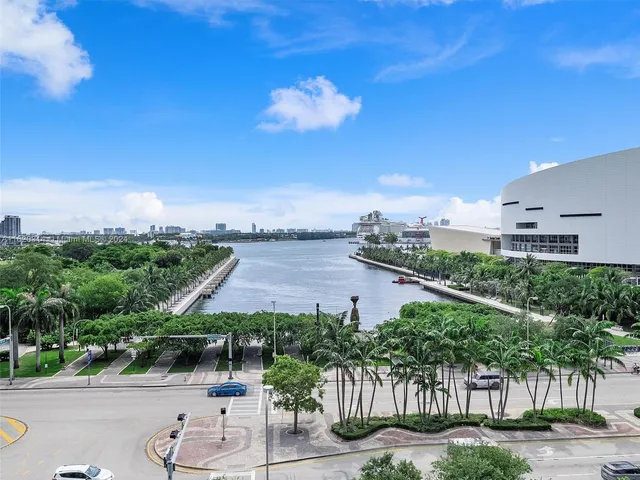 $748,000 | 888 Biscayne Boulevard, Unit 612, Miami, FL 33132