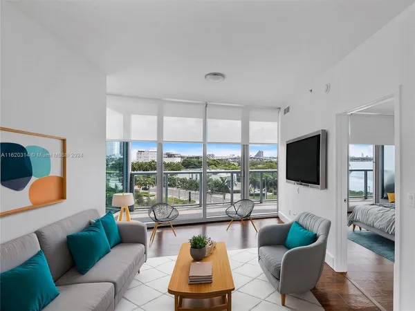 $738,000 | 888 Biscayne Boulevard, Unit 612, Miami, FL 33132