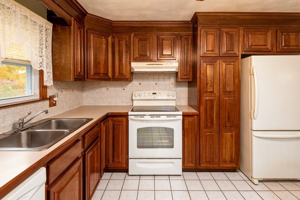 25 Hapgood Road Worcester, MA 01609 - Photo 9 of 32 Gallery Image 9