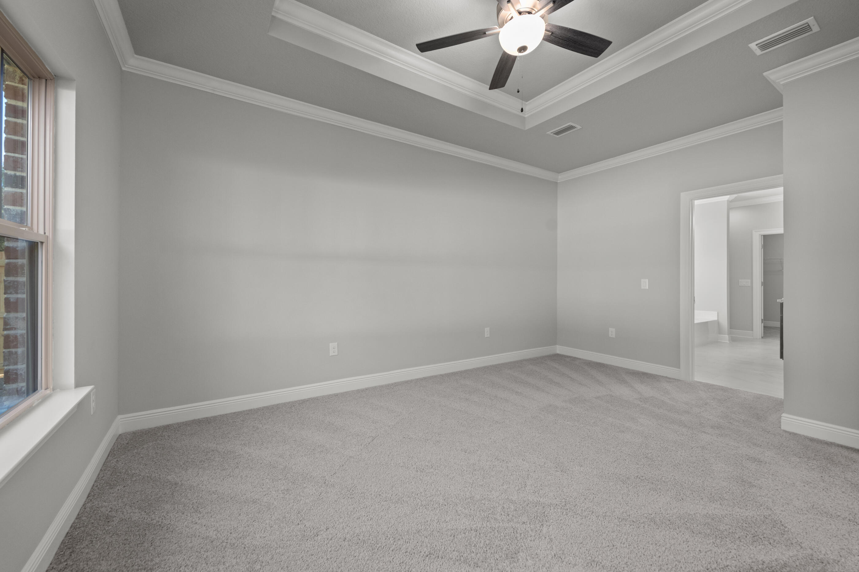 6699 Rocky Shores Road Milton, FL 32583 - Photo 35 of 75 en empty room with ceiling fan and window