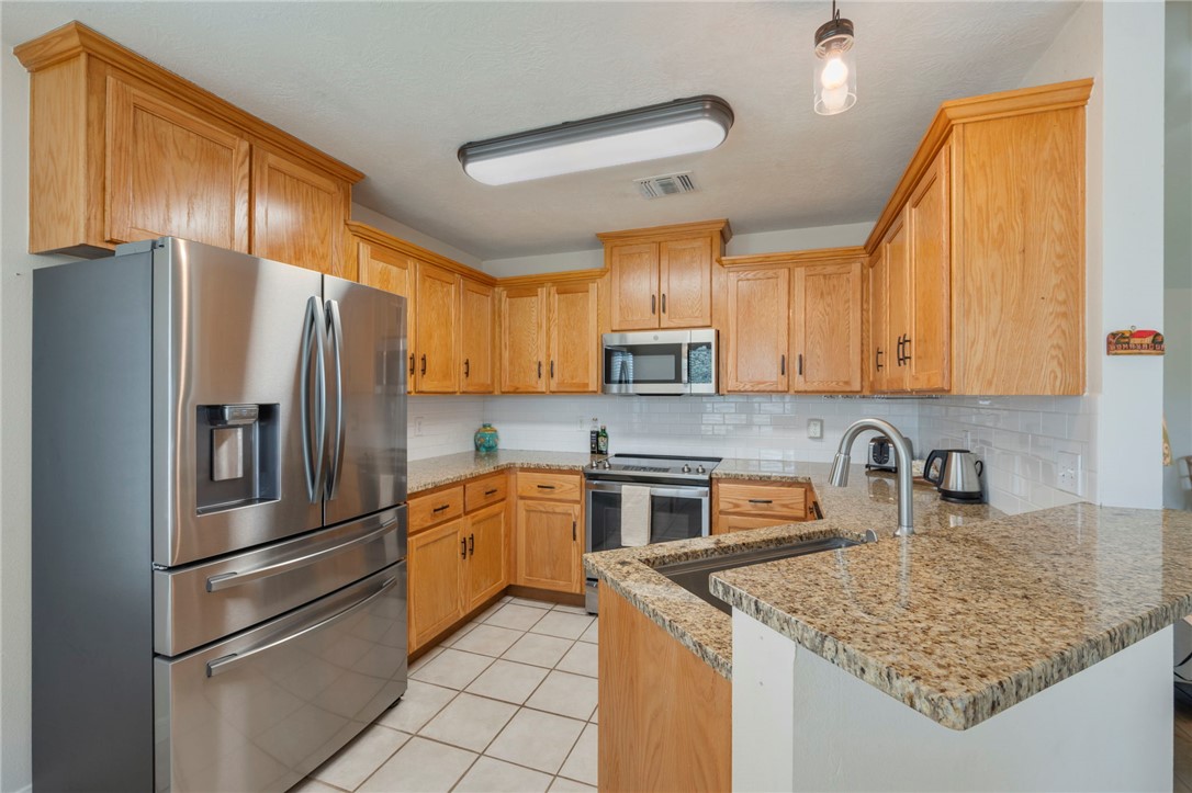 501 Riggs Street Brenham, TX 77833 - Photo 10 of 22
