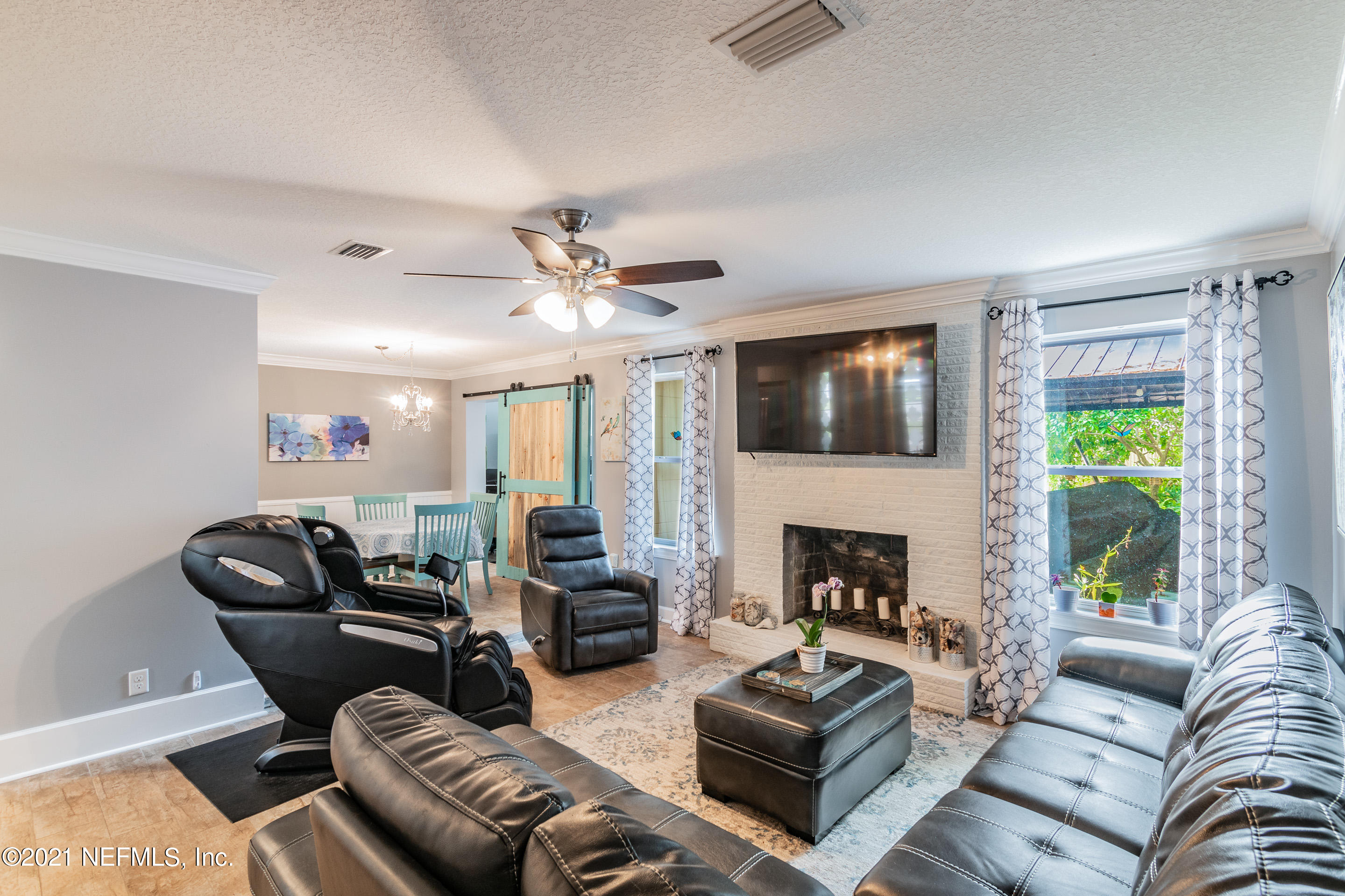 2343 Mills Road Jacksonville, FL 32216 - Photo 6 of 33 Living Room