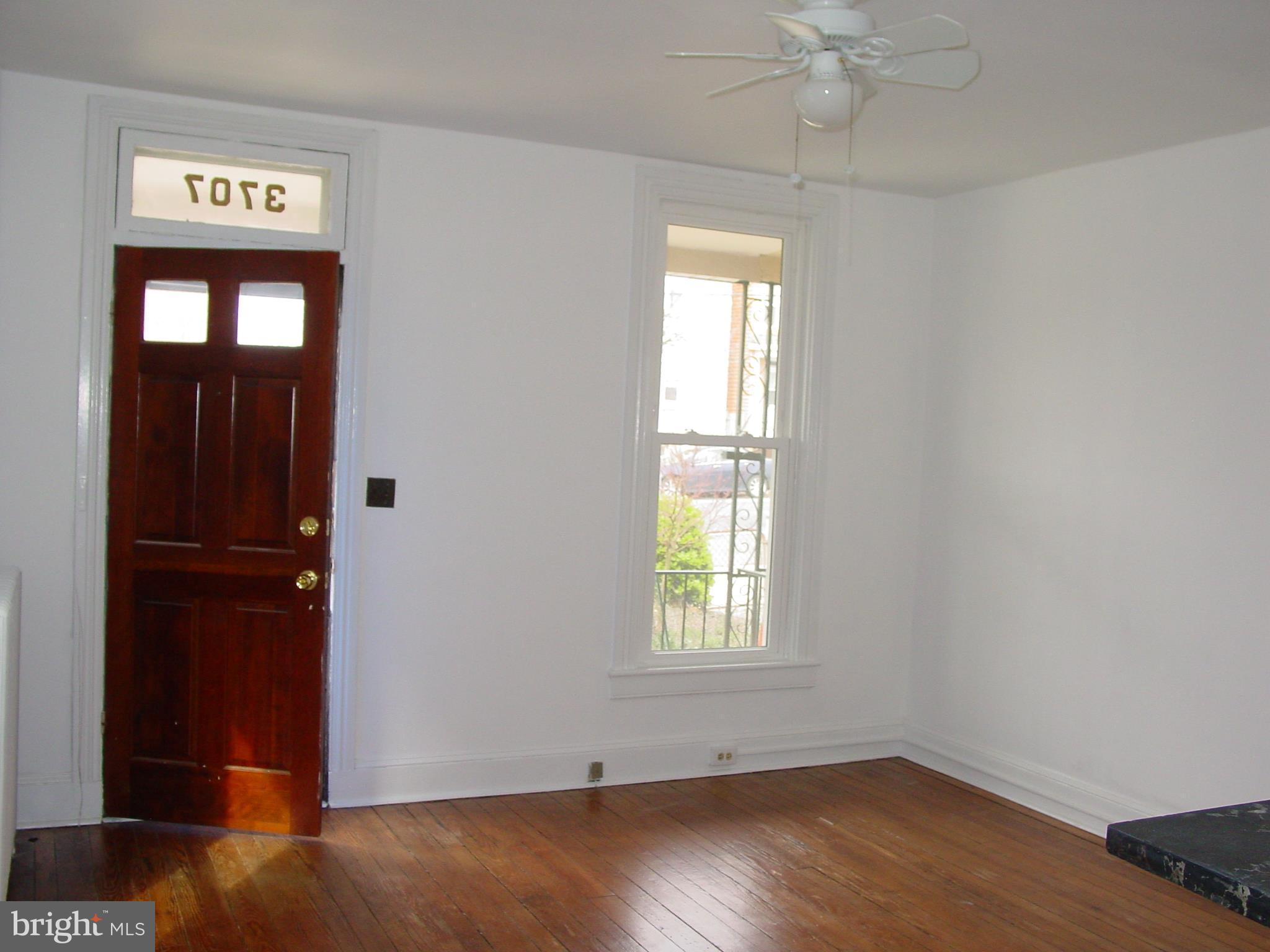 3707 Roland Avenue Baltimore, MD 21211 - Photo 2 of 19 Living Room
