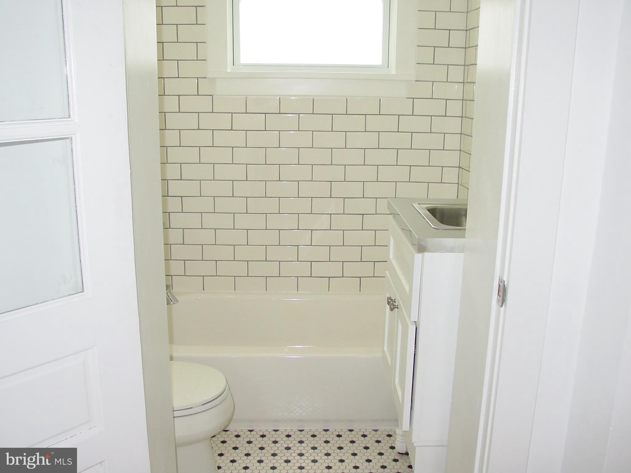 3707 Roland Avenue Baltimore, MD 21211 - Photo 6 of 19 Bath