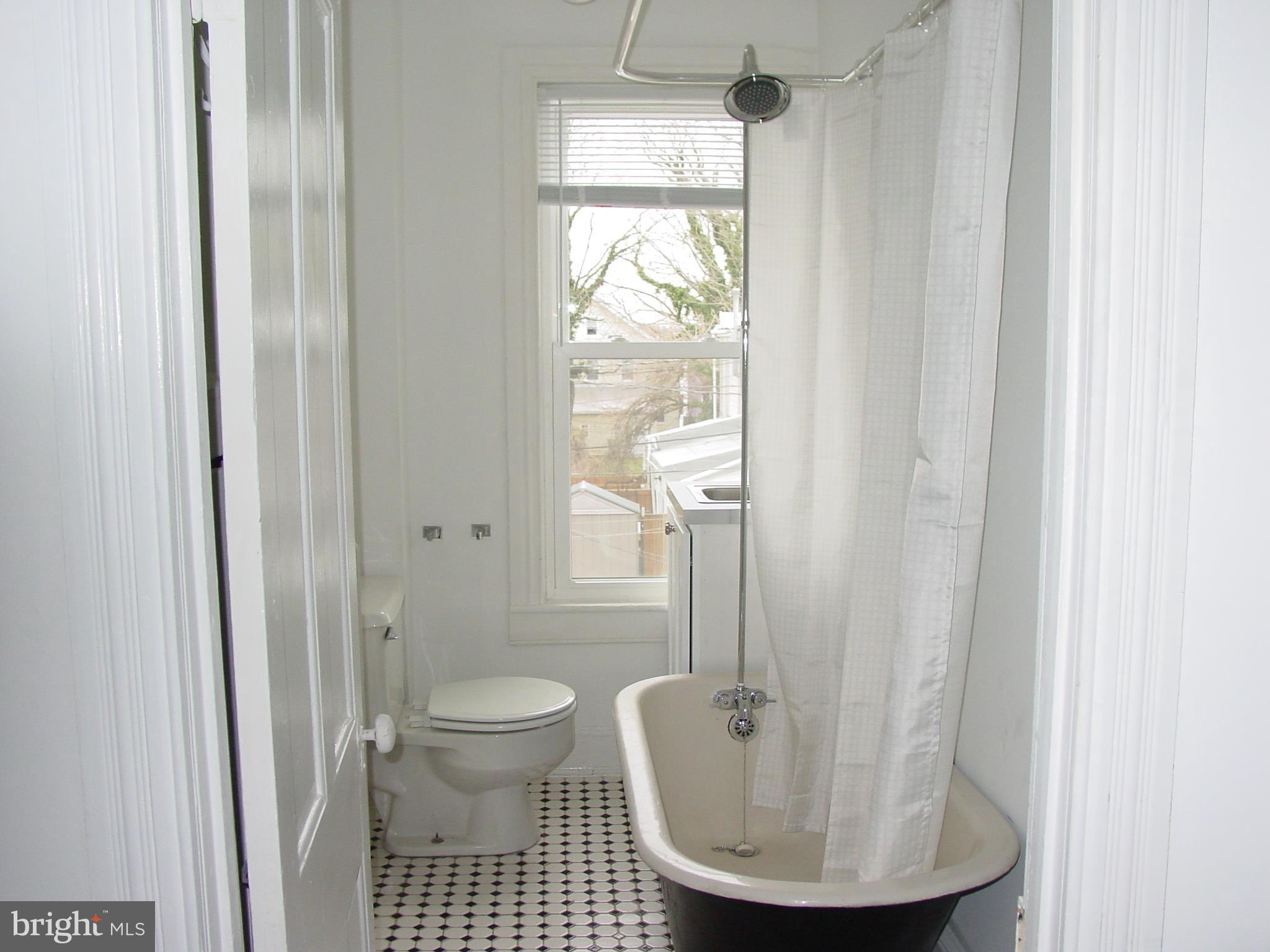 3707 Roland Avenue Baltimore, MD 21211 - Photo 10 of 19 Bath