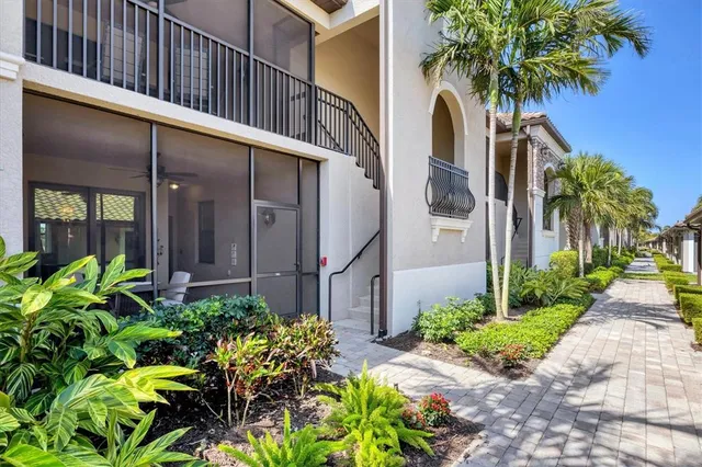 a view of a livingroom with furniture and windows
