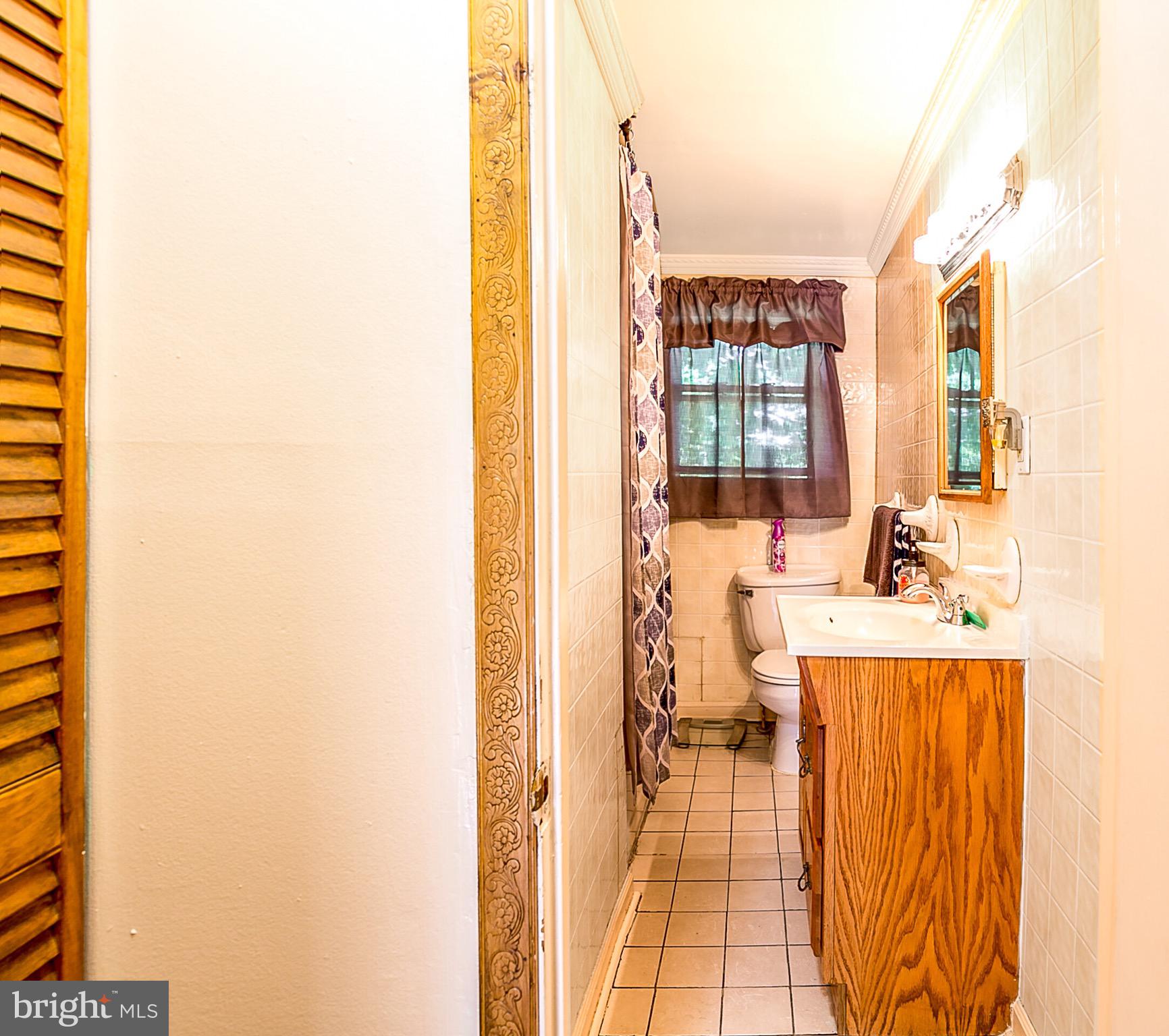 14401 Peddicord Road Mount Airy, MD 21771 - Photo 23 of 31 Full bath main level