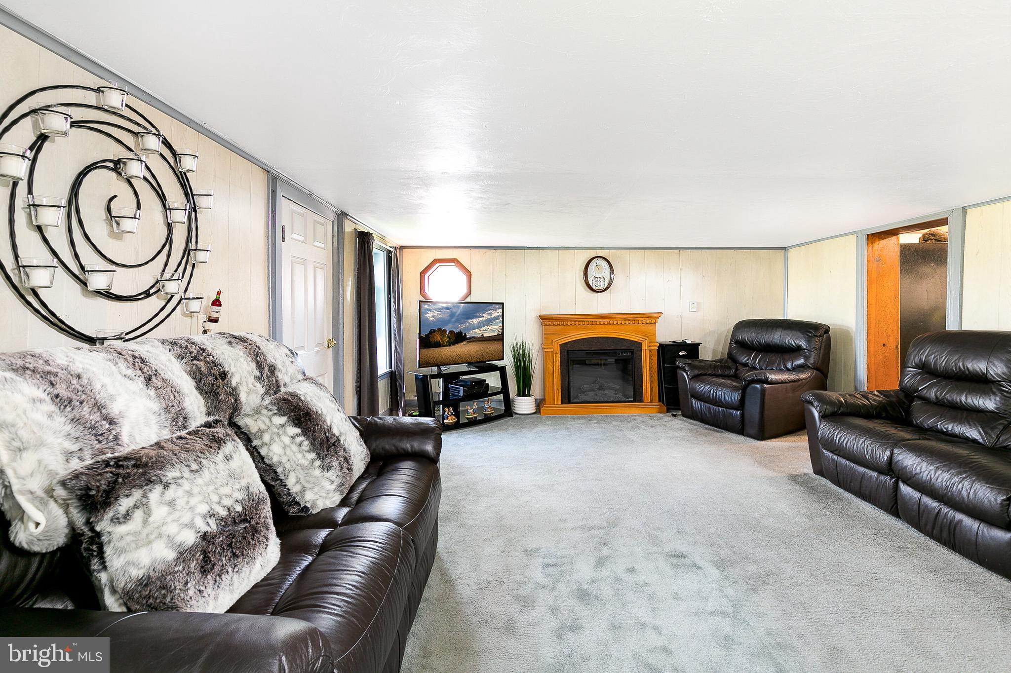 14401 Peddicord Road Mount Airy, MD 21771 - Photo 25 of 31 Family room