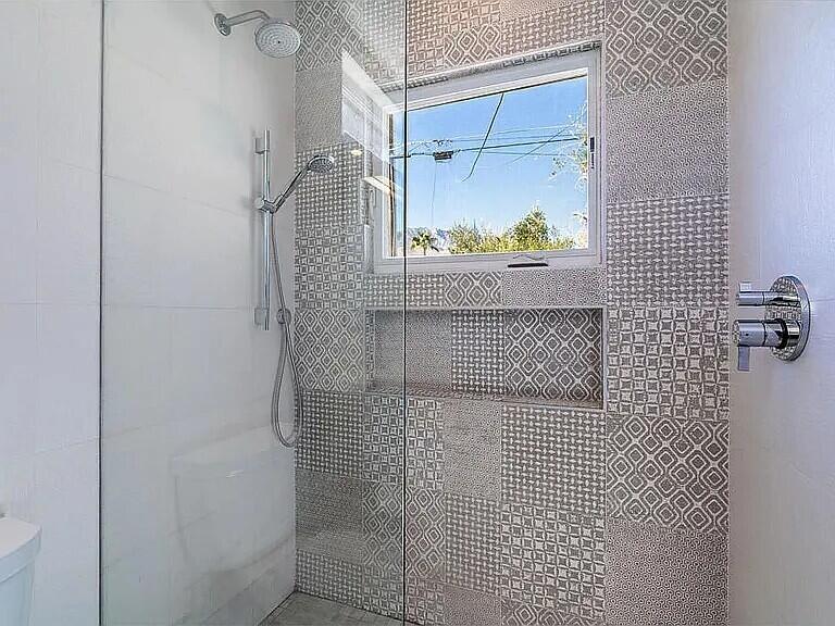 2223 North Magnolia Road Palm Springs, CA 92262 - Photo 22 of 28 a bathroom with a shower