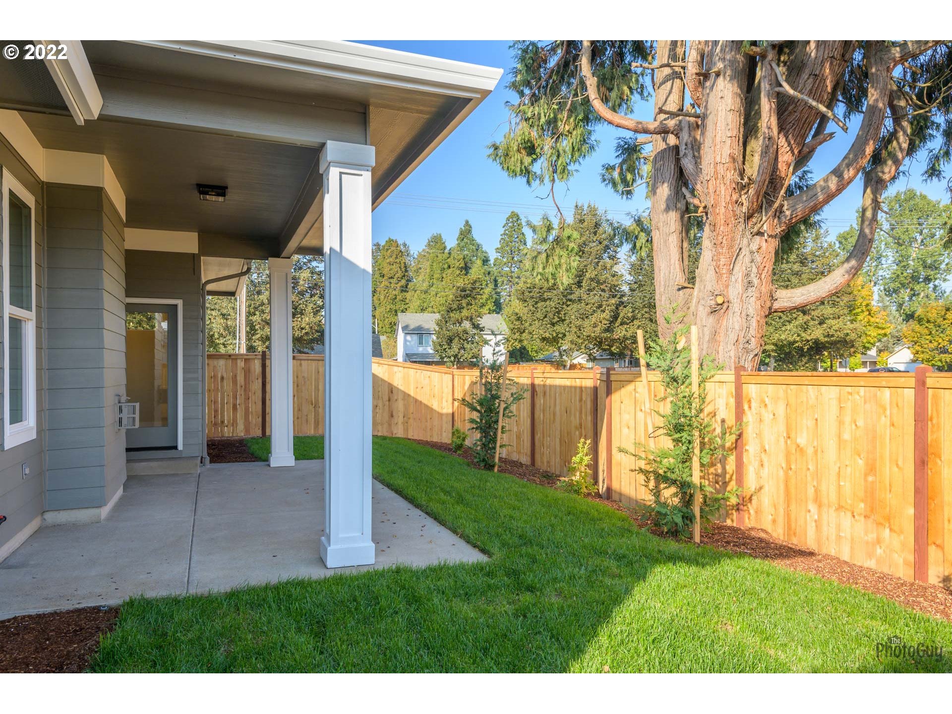1011 South 33rd Springfield, OR 97478 - Photo 29 of 32 a view of an entrance of the house