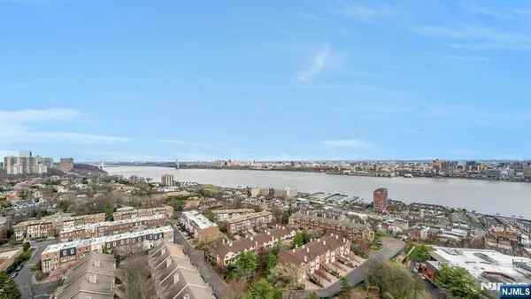 $4,100 | 300 Winston Drive, Unit 2110, Cliffside Park, NJ 07010