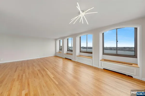 $4,100 | 300 Winston Drive, Unit 2110, Cliffside Park, NJ 07010