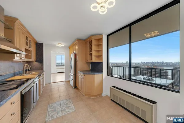 $4,100 | 300 Winston Drive, Unit 2110, Cliffside Park, NJ 07010