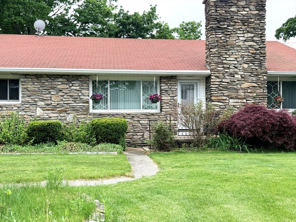 33 Slater Street Webster, MA 01570 - Photo 6 of 24