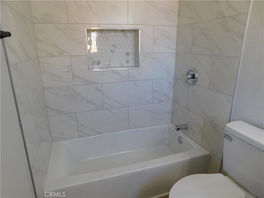 10456 Napa Road Adelanto, CA 92301 - Photo 22 of 31 a bathroom with a toilet and bathtub