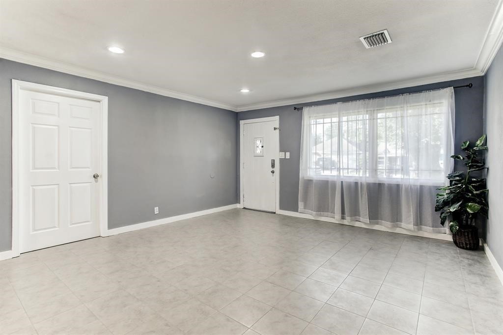 9005 Cheer Street Houston, TX 77063 - Photo 3 of 12